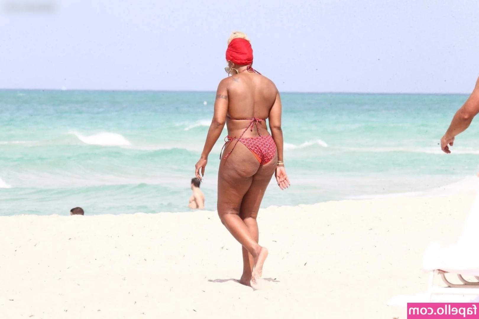 Mary J. Blige [ mary-j-blige ] - It s called strawberries and cream darling      veinsgrewpale