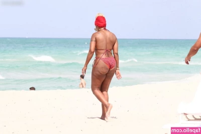 Mary J. Blige [ mary-j-blige ] - It s called strawberries and cream darling      veinsgrewpale