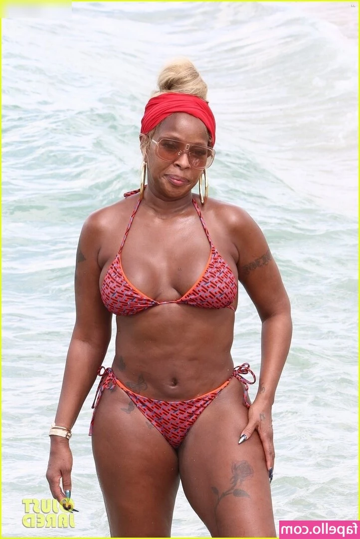 Mary J. Blige [ mary-j-blige ] - feeling so cute in my see-thru lace set   just waiting for u to come