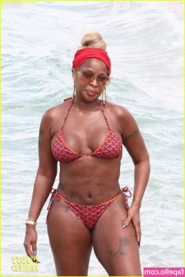 Mary J. Blige [ mary-j-blige ] - feeling so cute in my see-thru lace set   just waiting for u to come