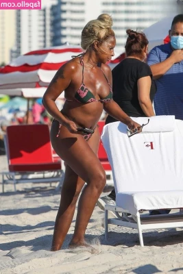 Mary J. Blige [ mary-j-blige ] - Hello good morning  Take a look at this video of me feeling myself