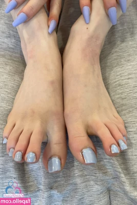 madicollinsxo [ madicollinsxo-7 ] - A gentle oil rub  big weekend so a little pampering never goes astray