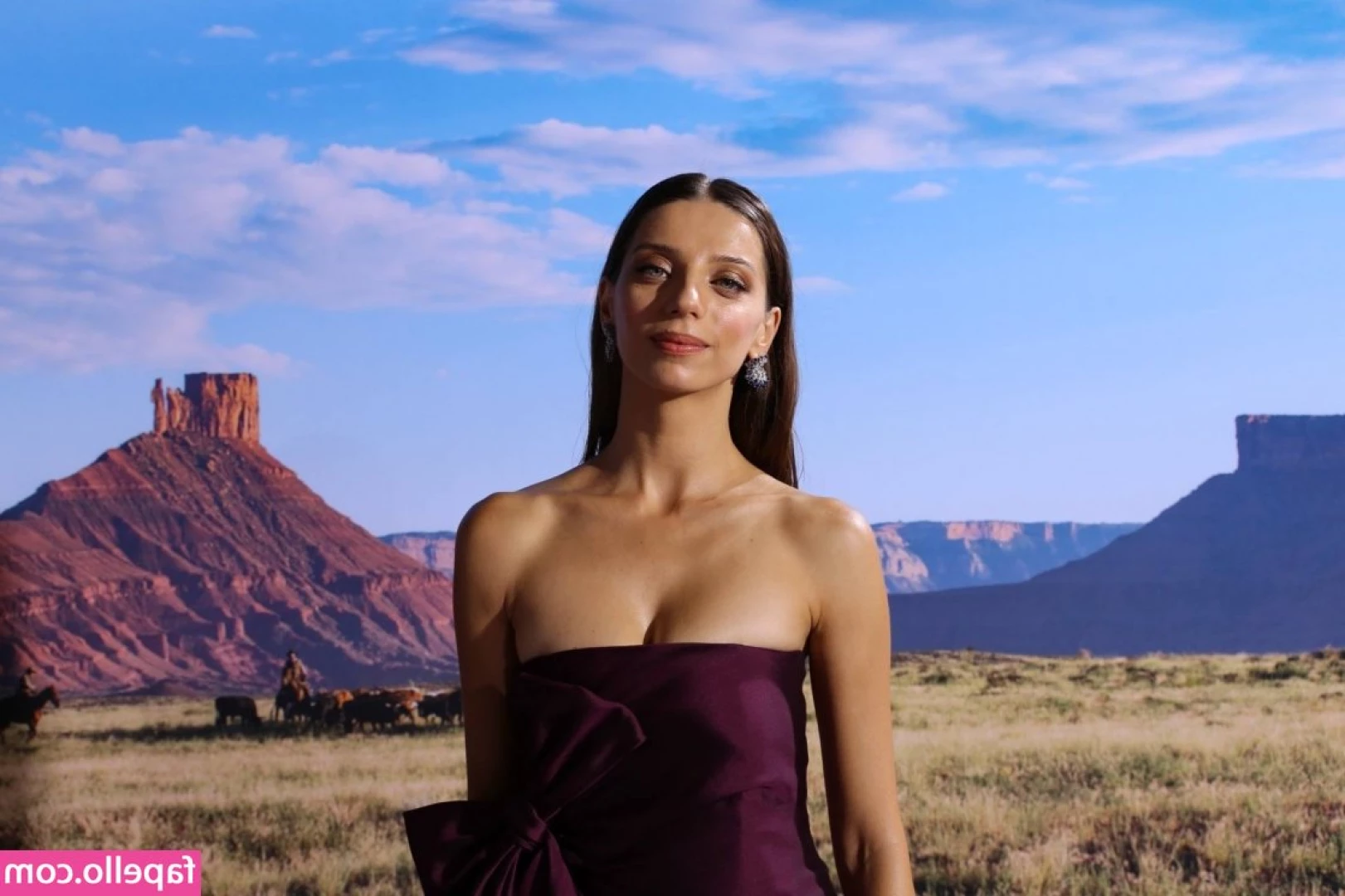 Angela Sarafyan [ angela-sarafyan ] - Pussy play ligger i min ensamhet och pullar min söta rosa lilla