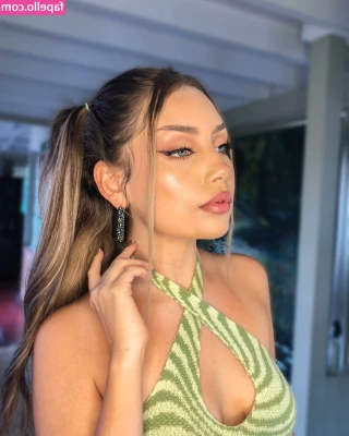 trivitv - Do you like it like this in this pose love 🔥😘 write to me I'll