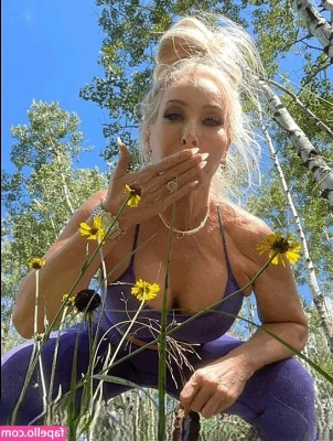 Morgan Taylor [ morgan-taylor ] - Off to find a nudist beach ✈️ 🏖️ 😜