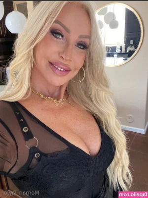 Morgan Taylor [ morgan-taylor ] - Have u ever met a nurse as cute as me? 😜