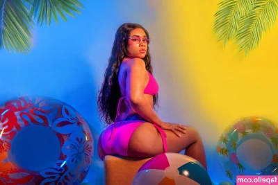 Hallybans - When my man fucks me with this harness on, should I restrain my hands