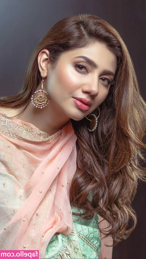 Mahira Khan [ mahira-khan ] - With my girl 🤤 @vxzhxnes 💗