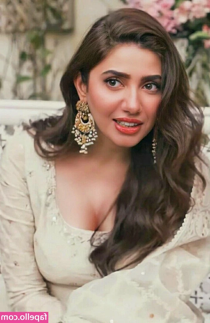 Mahira Khan [ mahira-khan ] - To all current fans, thank you so much for all of your support and