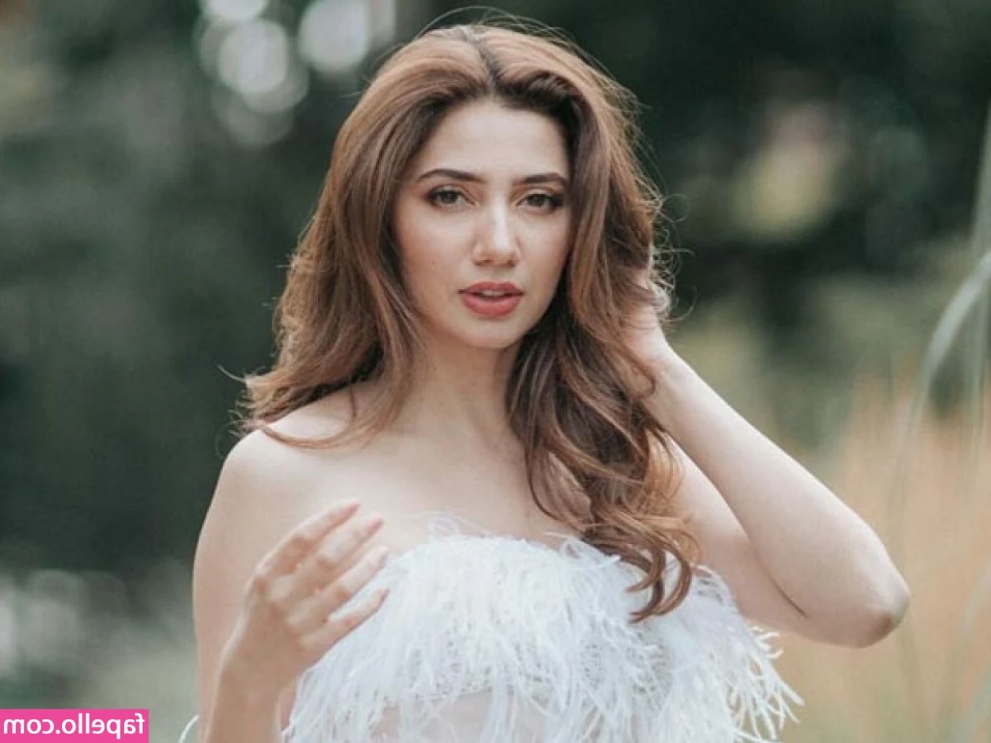 Mahira Khan [ mahira-khan ] - And then I popped them out in public daddy 🍒🙈