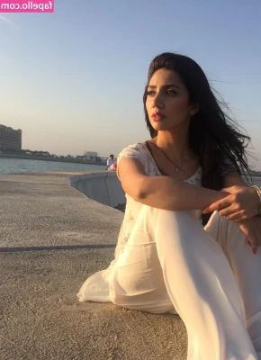 Mahira Khan [ mahira-khan ] - Semana começando bem gostoso 😋😈