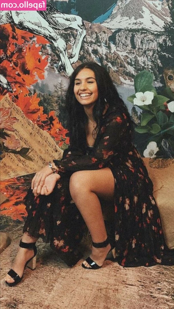 Alessia Cara [ alessia-cara ] - So. I had the greatest dream last night about a photo set to post