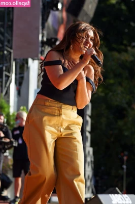 Alessia Cara [ alessia-cara ] - watching these tributes gets me so horny tbh