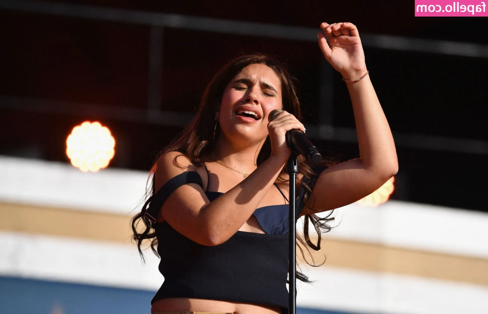 Alessia Cara [ alessia-cara ] - Since so many of you on here like 🍑 a little more than 🍒 I
