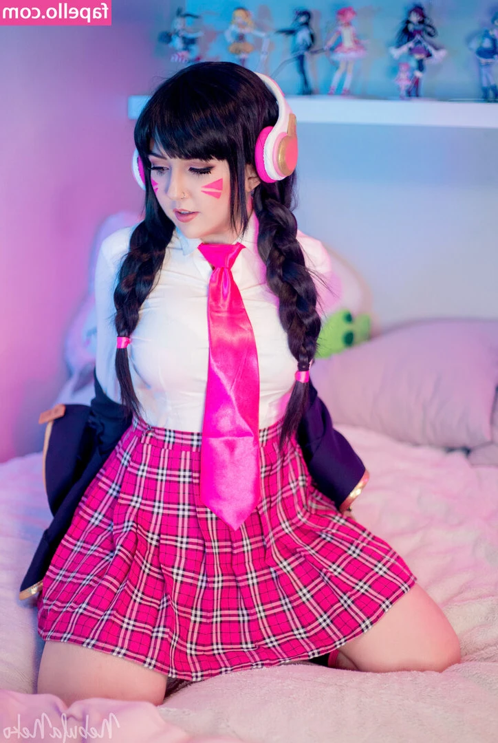 nebulaneko - Mi amiga me come bien rico 😈