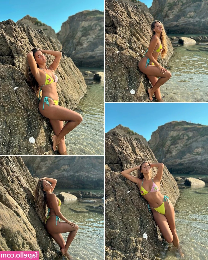 Claudia Acevedo Bueno [ claudia-acevedo-bueno ] - Happy holidays🍯🍯🍯 (swipe for a surprise 🙃😋)