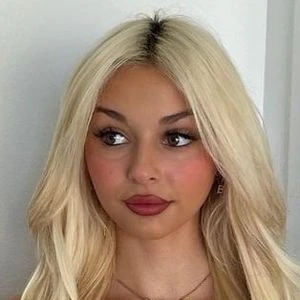 Mia Devine