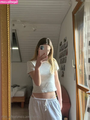 sofia_ash [ sofia-ash ] - Let me help you daddy 💋