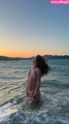 sofia_ash [ sofia-ash ] - Just made up the bed 😉