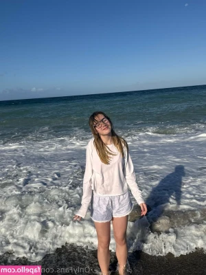 sofia_ash [ sofia-ash ] - Which plug would you care to trade places with?? 🌸