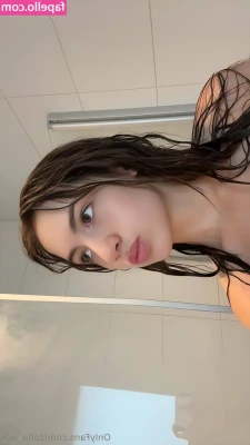 sofia_ash [ sofia-ash ] - I'll smile as you worship Me, weak for My pretty face and incredible