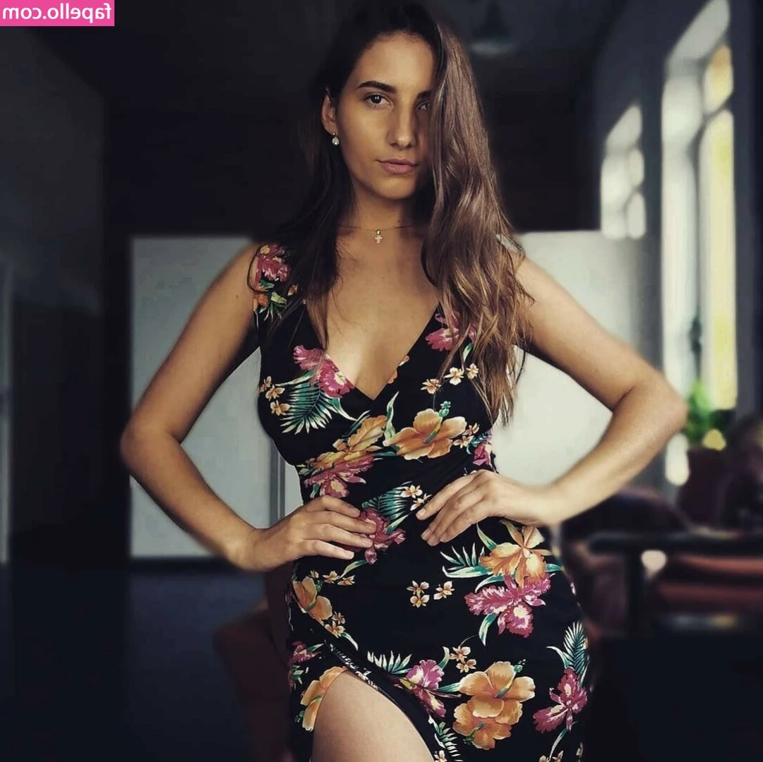 Olexandra Veklenko [ olexandra-veklenko ] - Happy Friday, just another old face pic back in the day. Since the