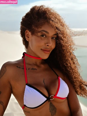 Giovanna Jacobina [ giovanna-jacobina ] - $5 tips are cool, but why not really grab my attention and drop me