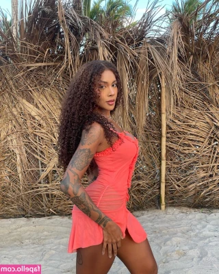 Giovanna Jacobina [ giovanna-jacobina ] - Can you think of a better way to start the week?