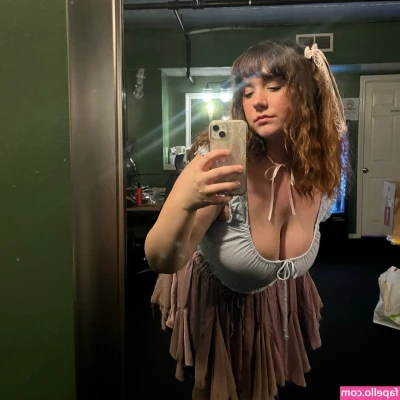 Brye - Shakes his big buttocks violently.