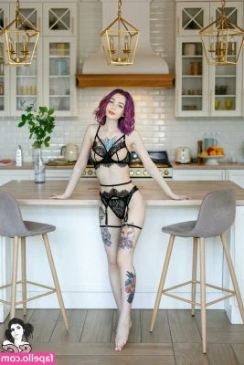 LesyaMoon - Wanna watch my huge boobies bounce around in this tube top? Be