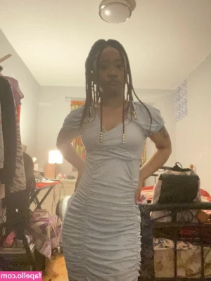 Meiyisi Ballesteros [ meiyisi-ballesteros ] - Why is my ass so fat in these jeans