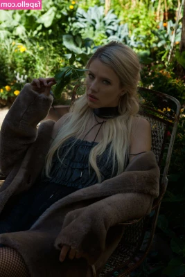 Dagny Norvoll Sandvik [ dagny-norvoll-sandvik ] - Many of my naked friends are single males. I often hear worrying