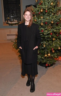 Rose Leslie [ rose-leslie ] - Morning fans a bit of nudity to wake you up 💋