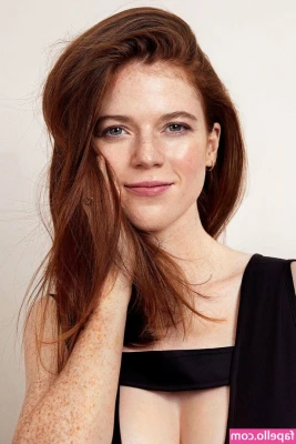 Rose Leslie [ rose-leslie ] - Lewd bikini selfie set for all subs. 🌸🐚 This is probably one of