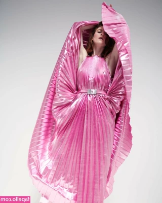 Rose Leslie [ rose-leslie ] - (Red lingerie vid) wishing you all a great night 💋