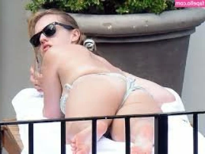 Elisabeth Moss [ elisabeth-moss ] - Happy sweaty Monday!!! Gotta get this booty into shape! Come help me