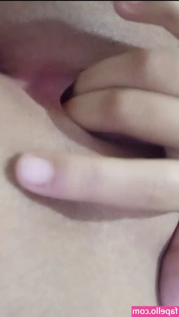 Gracyenny_ [ gracyenny ] - Would u hold my hand while we went shopping?