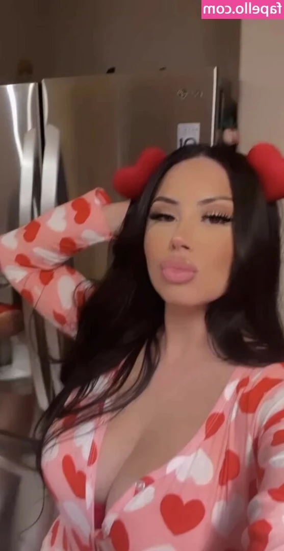 Celina.b6 [ celina-b6 ] - You can stay but my clothes must go......DM me🔥