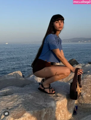 Bianca Molinas [ bianca-molinas ] - First time ever using this toy inside my pussy 🥵😈 The vibrating