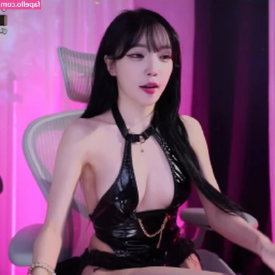 yoon_froggy [ yoon-froggy ] - Sorry we can’t go live on here. Working on it! Trying to come hang