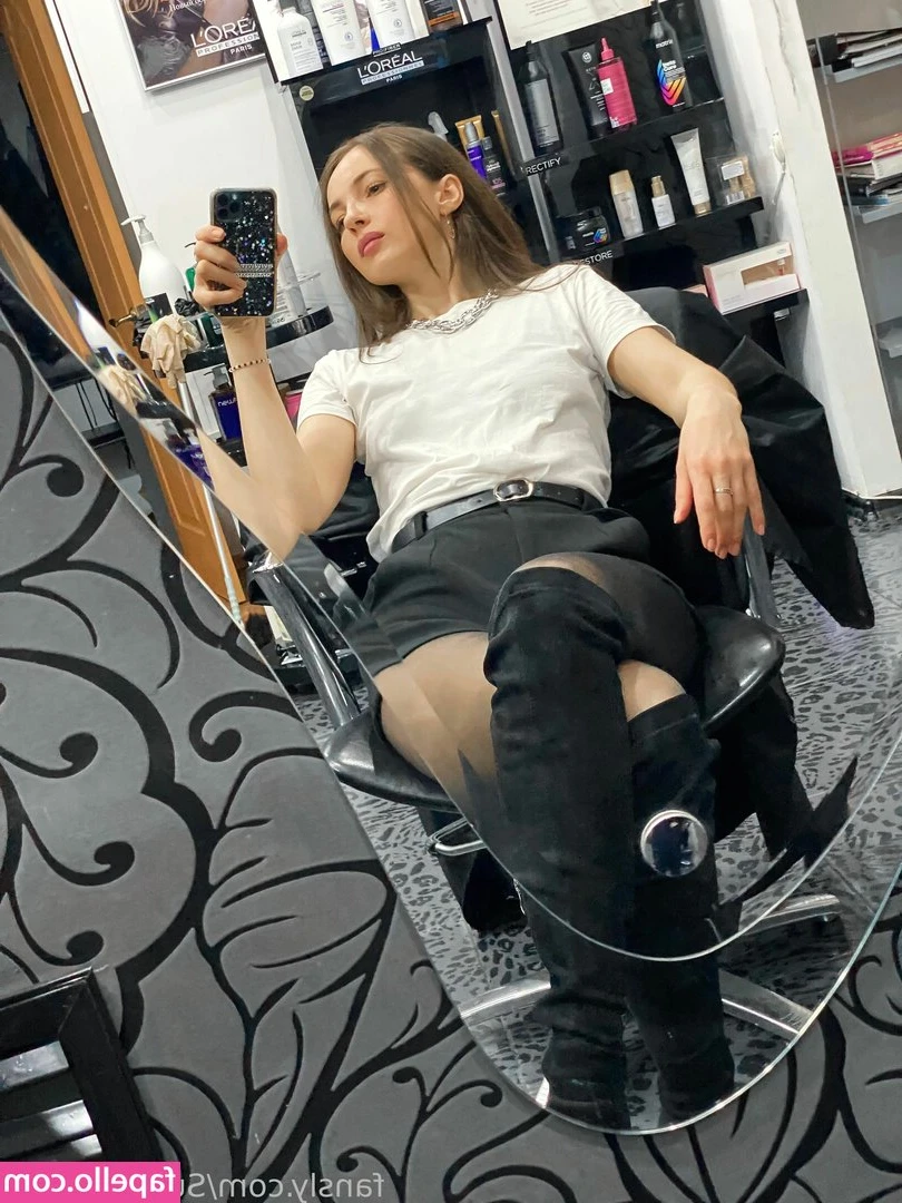 Sunshine13_ [ sunshine13 ] - taking a big cock in doggystyle 🍆🥵 (kinda hurt)