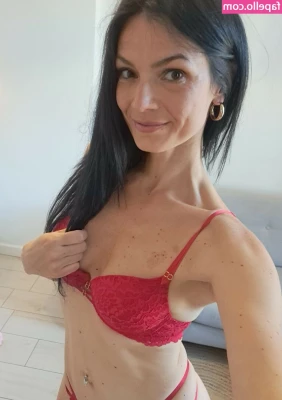 Martapeonly7 - I’m decently flexible ~  (Open for custom content too~)