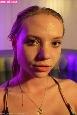Little_dutch [ little-dutch ] - it’s titty tuesday 💗🖤💗