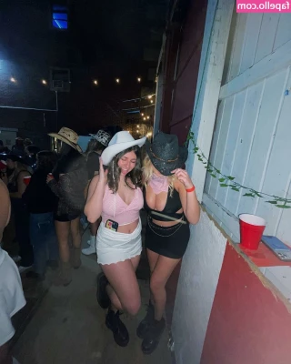 Lydia Feiler [ lydia-feiler ] - Solesssss