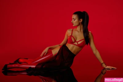 Tara Zoe Woltjes [ tara-zoe-woltjes ] - Wishing you a bootyful weekend 😘 🍑