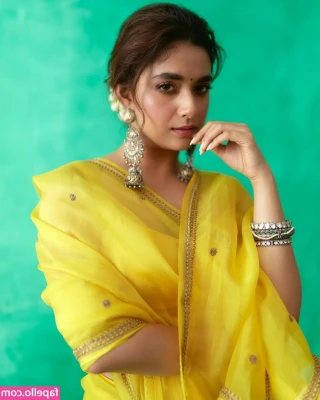 Keerthy Suresh [ keerthy-suresh ] - Peek-a-boo, I tease you 😈