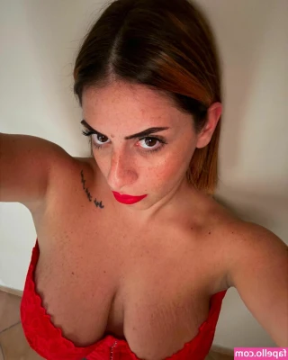 Martina Rolando [ martina-rolando ] - You need to spank that ass really hard baby! 💞😳