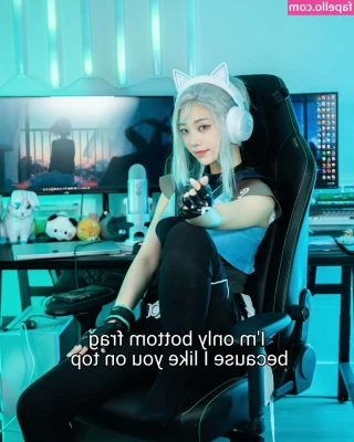 Dear Chuu [ dear-chuu-4 ] - what would you do if you walked in on me making this video? 🤪🤪