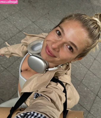 Lola Weippert [ lola-weippert ] - Get your nose so close to my asshole  Xx part 1