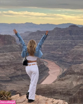 Lola Weippert [ lola-weippert ] - Don't forget to join the live 🥰🥰